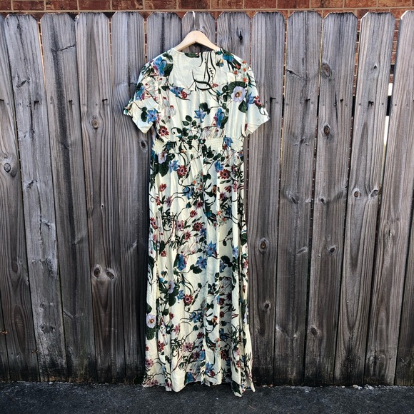 ❌SOLD❌ Split ButtonUp Front Floral Dress - Picture 6 of 16